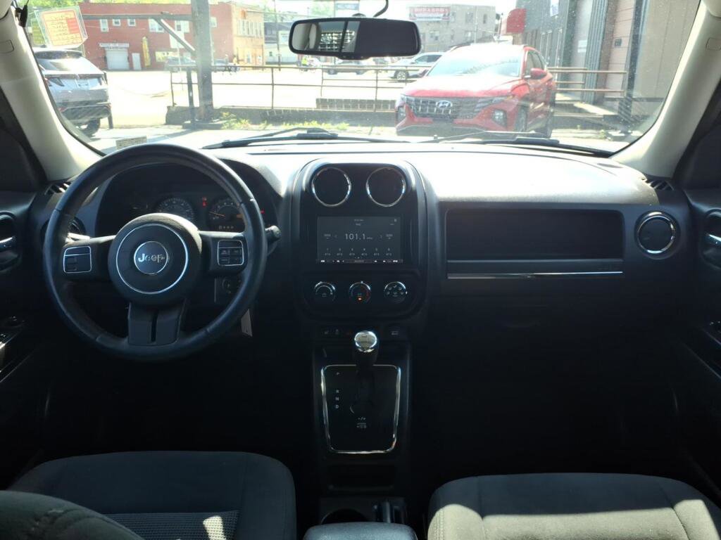 Used 2015 Jeep Patriot Latitude AWD/4WD image 10