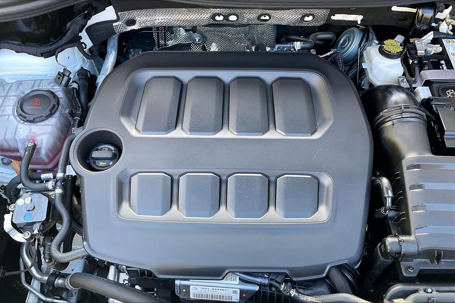 Certified 2025 Volkswagen Tiguan SE R-Line AWD/4WD image 32
