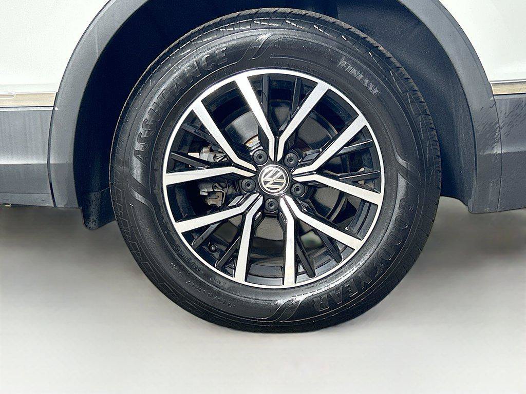 Used 2021 Volkswagen Tiguan SE AWD/4WD image 30