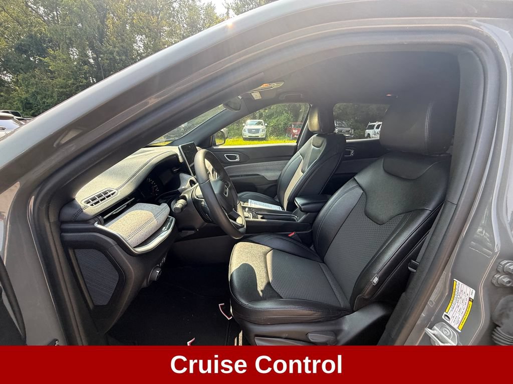 Used 2024 Jeep Compass Latitude AWD/4WD image 13