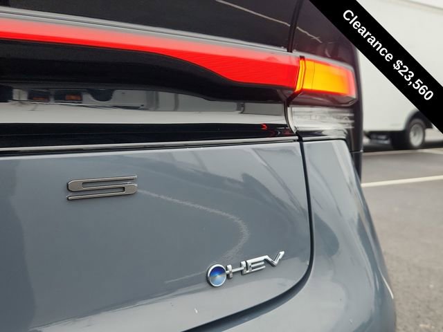 Used 2024 Toyota Prius LE image 12