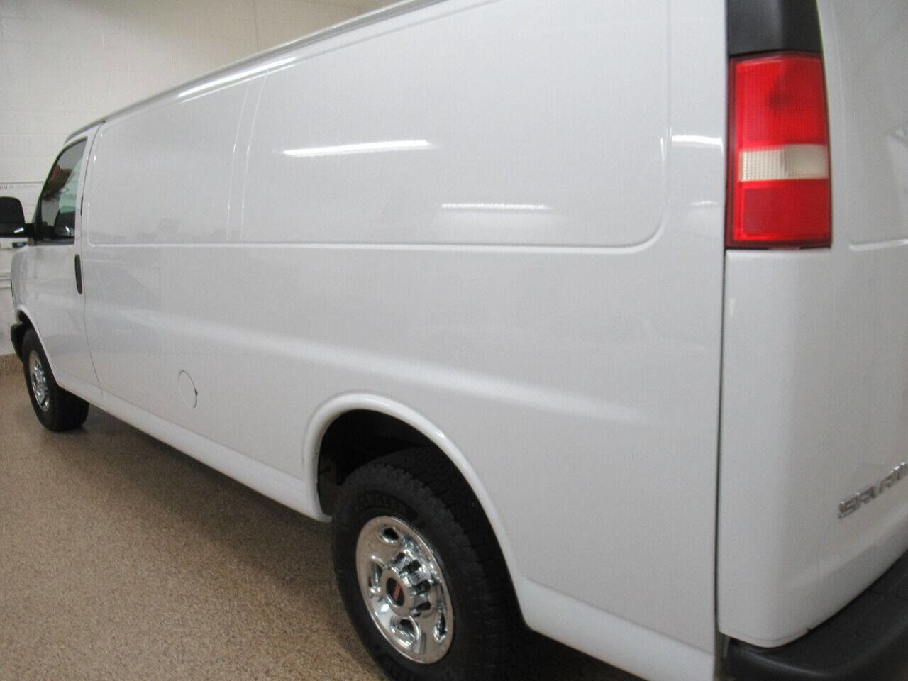 Used 2014 GMC Savana 3500 Extended image 2