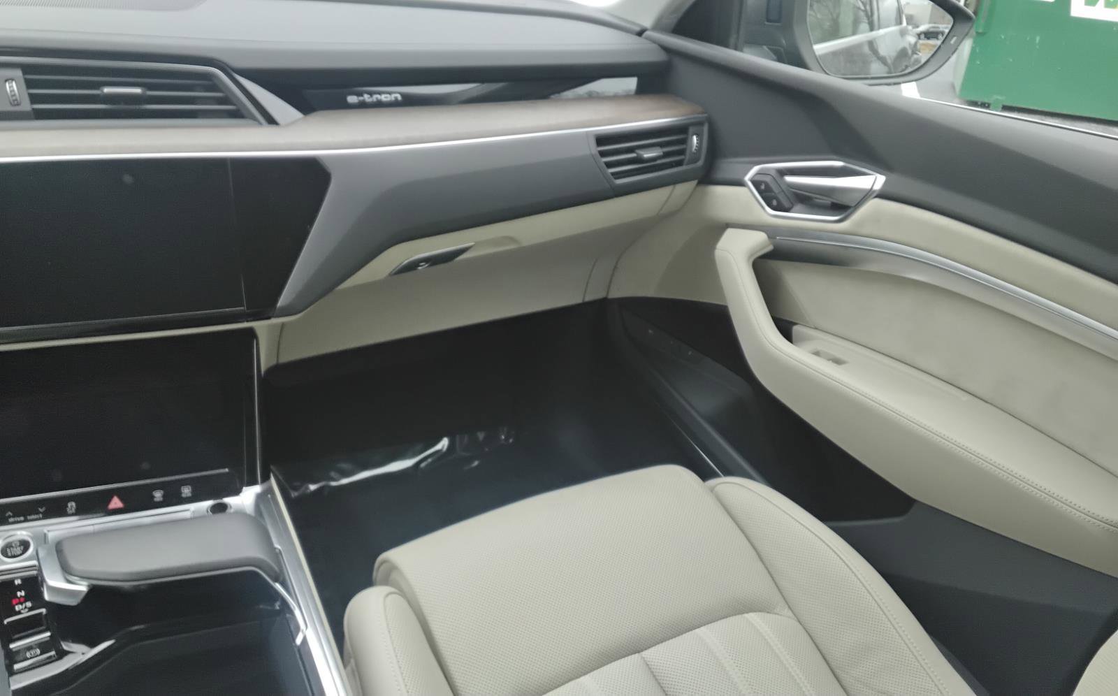 Used 2021 Audi e-tron Prestige w/ Prestige Package image 23