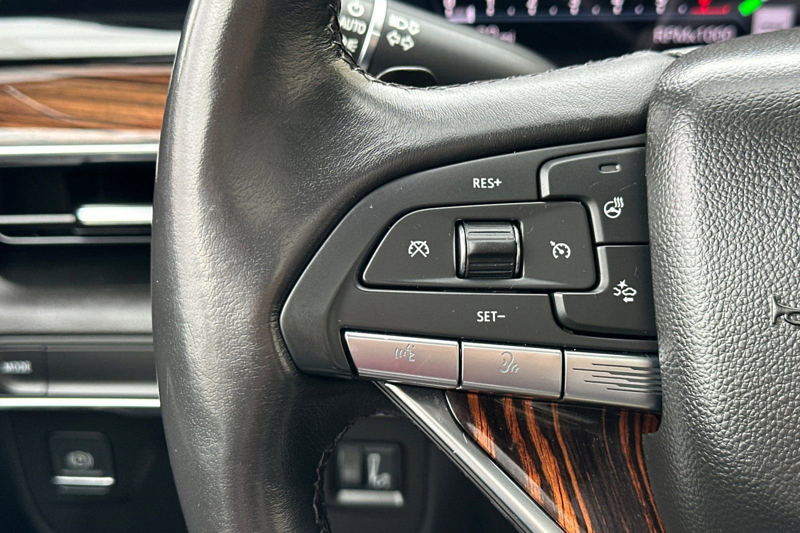 Certified 2021 Cadillac Escalade Premium Luxury RWD image 33