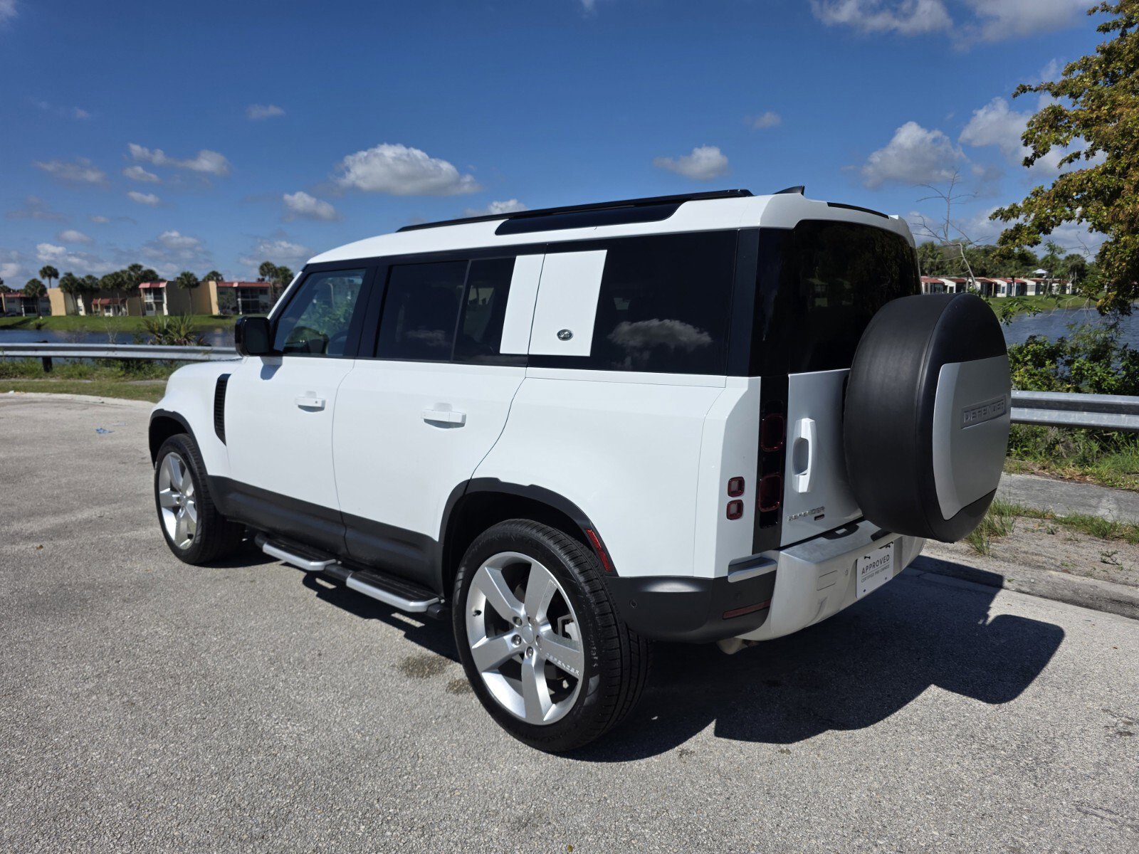 Used 2023 Land Rover Defender 110 SE AWD/4WD video 2