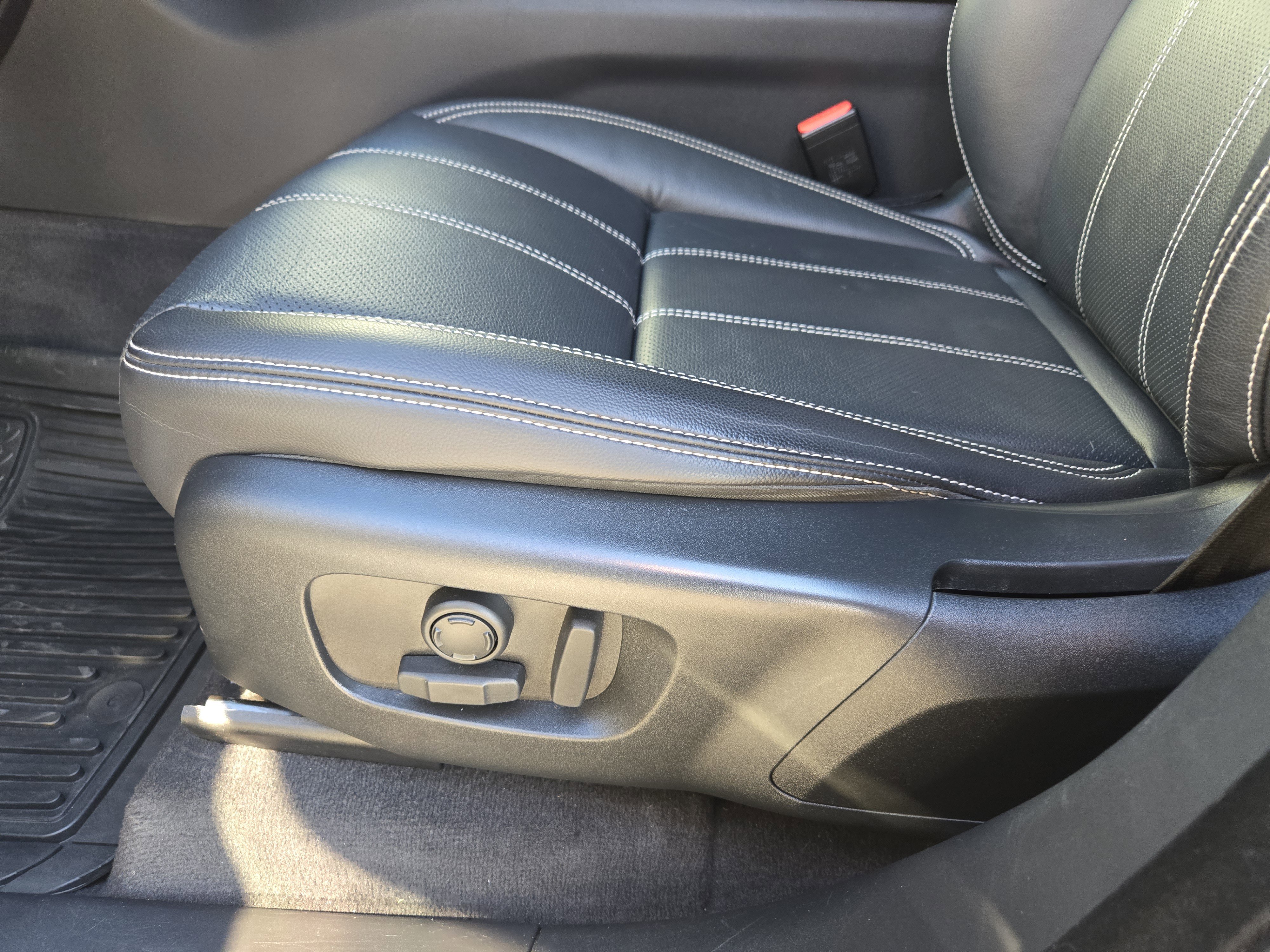 Used 2023 Land Rover Range Rover Velar R-Dynamic S image 27