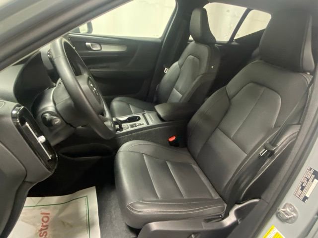 Certified 2025 Volvo XC40 B5 Core image 11