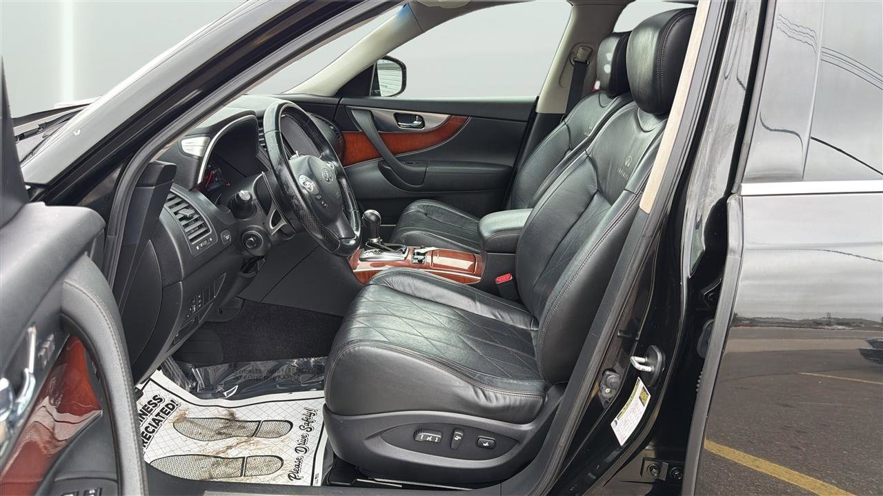 Used 2009 INFINITI FX35 2WD w/ Deluxe Touring Pkg image 11