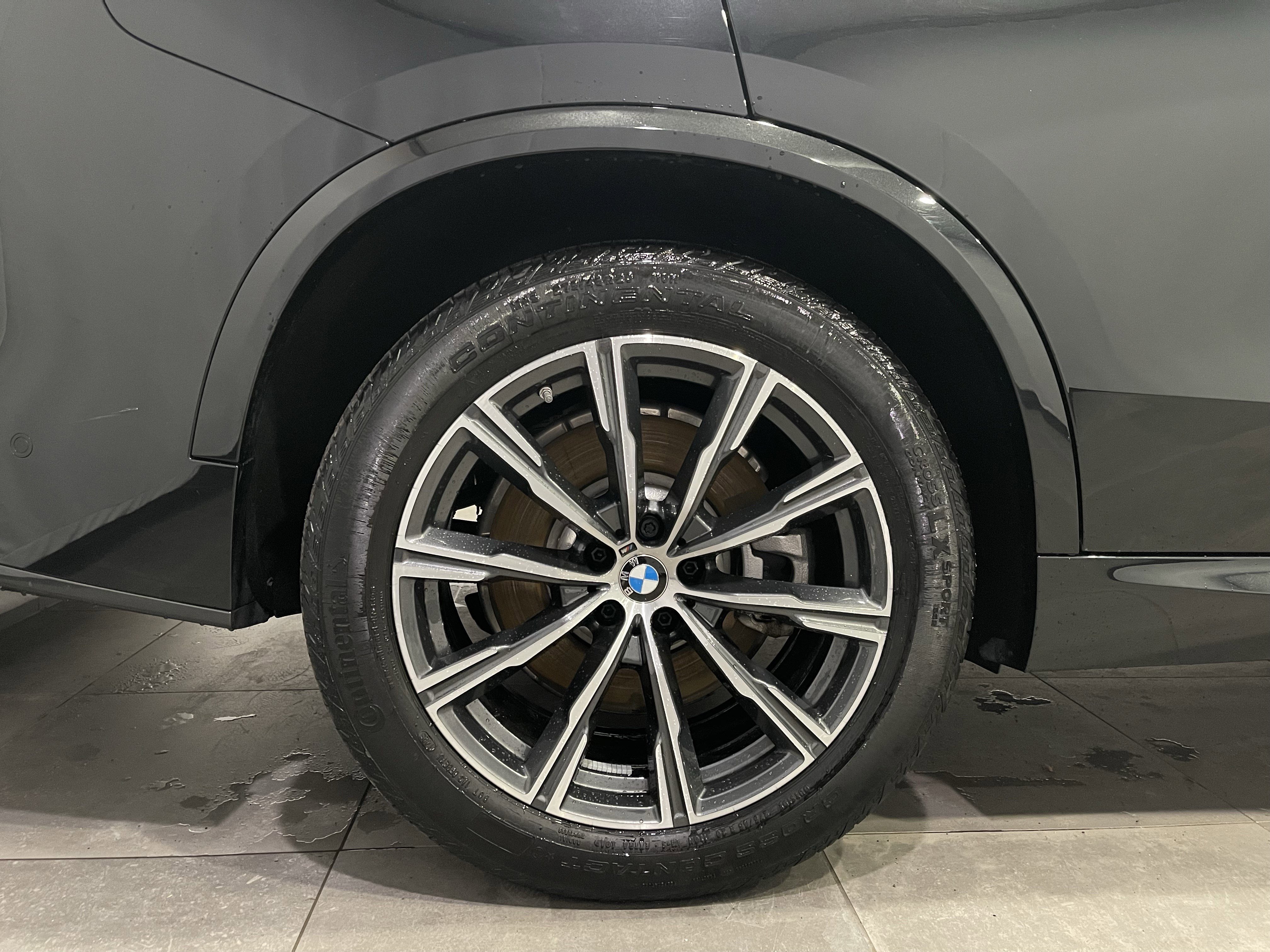 Used 2026 BMW X5 xDrive50e w/ M Sport Package image 9