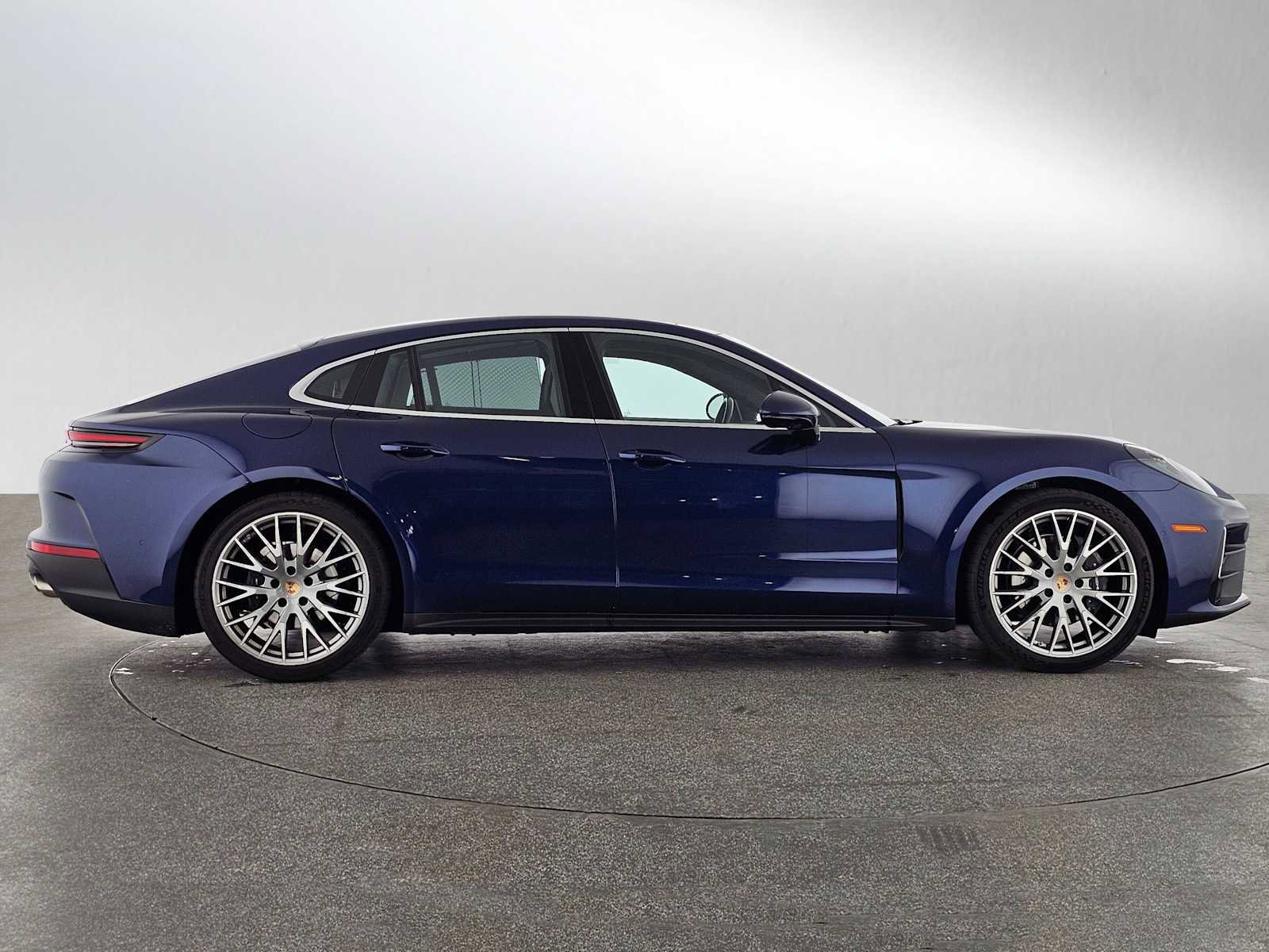 Used 2024 Porsche Panamera 4 image 4