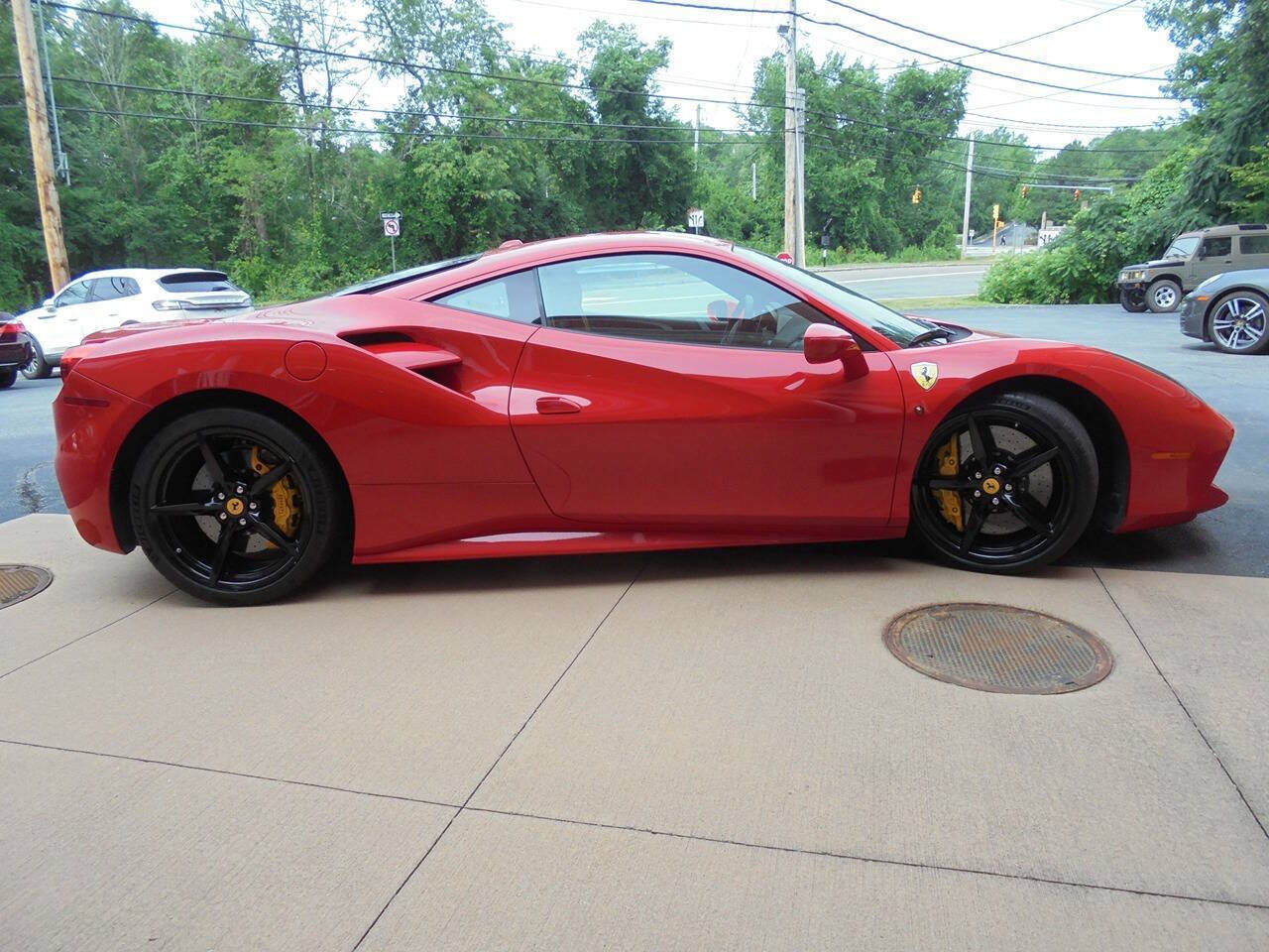 Used 2017 Ferrari 488 GTB RWD image 4