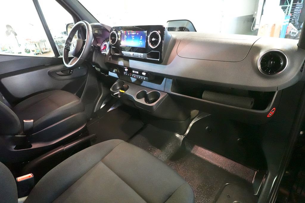 Used 2025 Mercedes-Benz Sprinter 2500 image 26