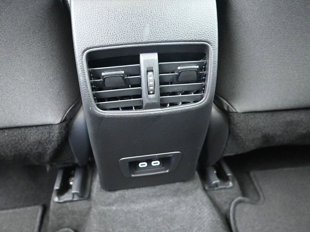 Used 2025 Toyota Corolla Cross LE image 19