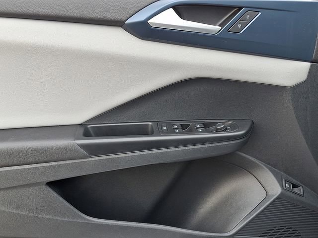 Certified 2023 Volkswagen Taos SE image 13