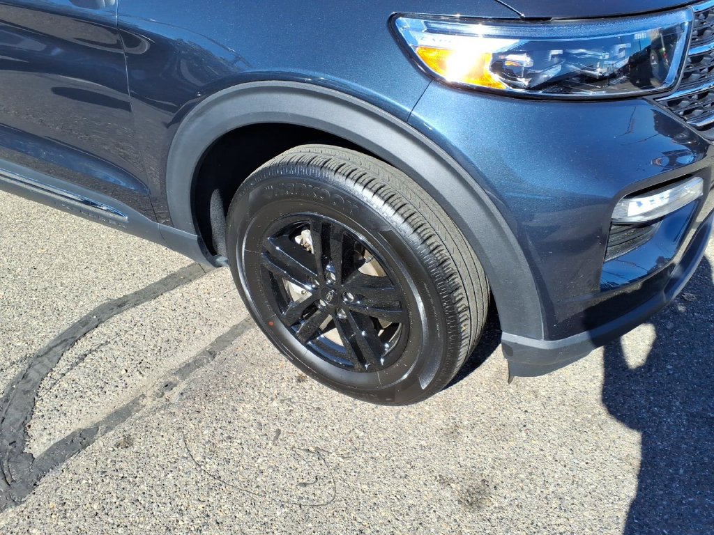 Certified 2023 Ford Explorer XLT w/ Equipment Group 202A AWD/4WD image 5