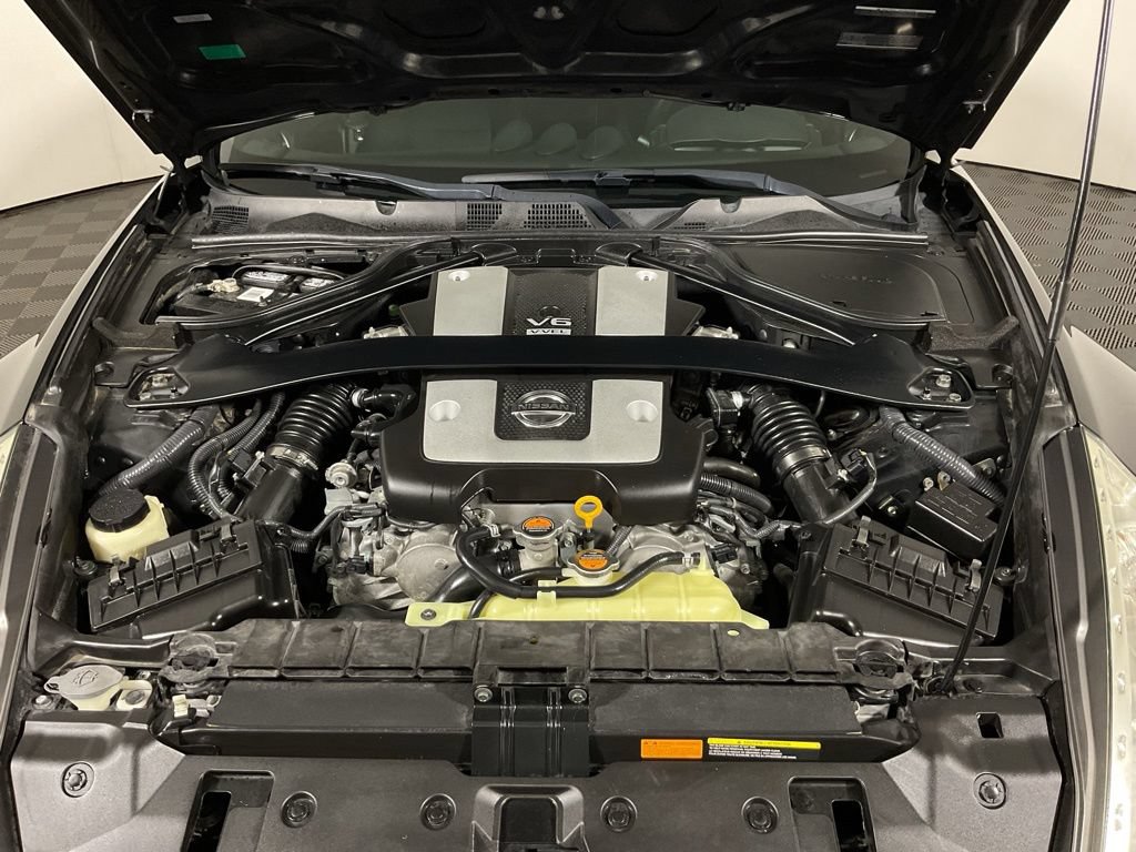 Used 2014 Nissan 370Z Coupe RWD image 33
