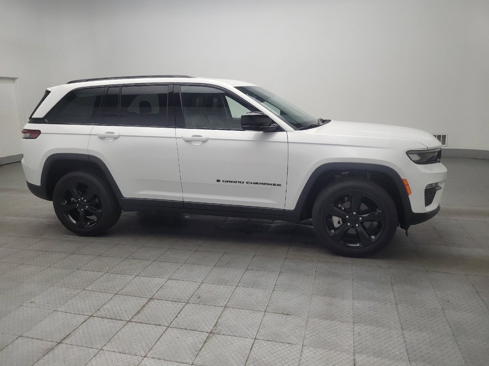 Used 2023 Jeep Grand Cherokee Limited w/ Black Appearance Package AWD/4WD image 11
