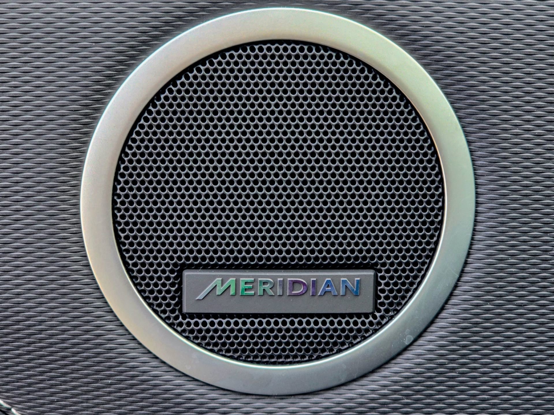 Used 2025 Land Rover Discovery Dynamic SE AWD/4WD image 15