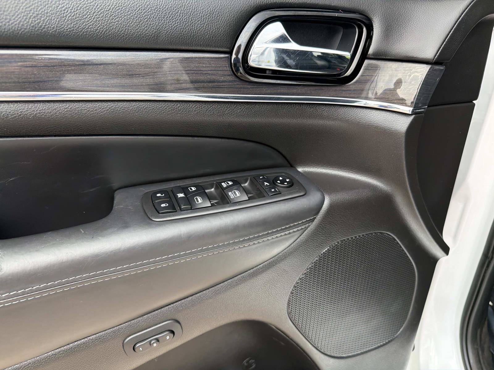 Used 2019 Jeep Grand Cherokee Overland AWD/4WD image 18