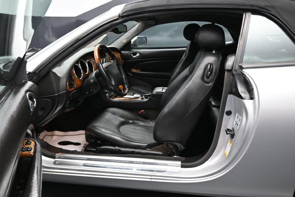Used 2004 Jaguar XK8 Convertible RWD image 9