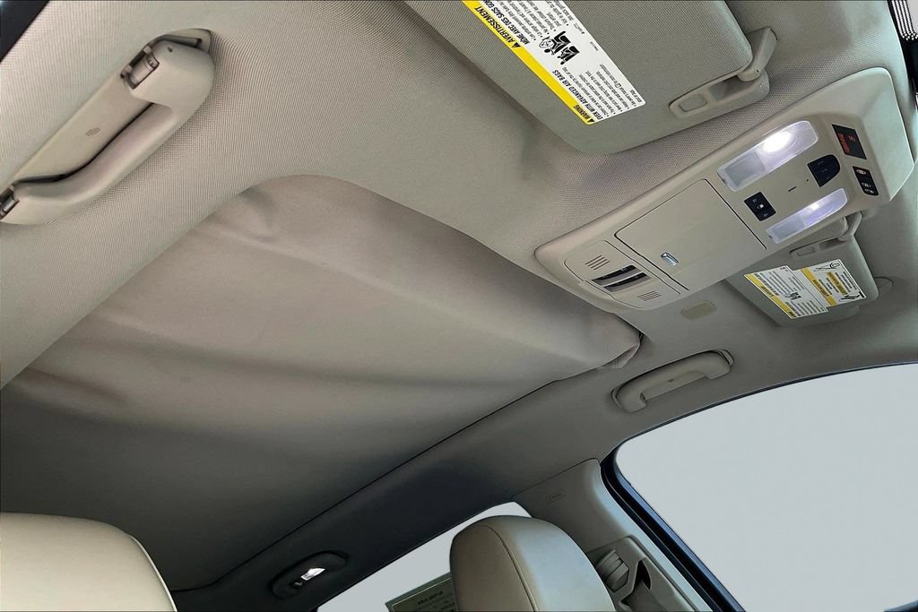 Used 2019 Buick Envision Essence FWD image 30