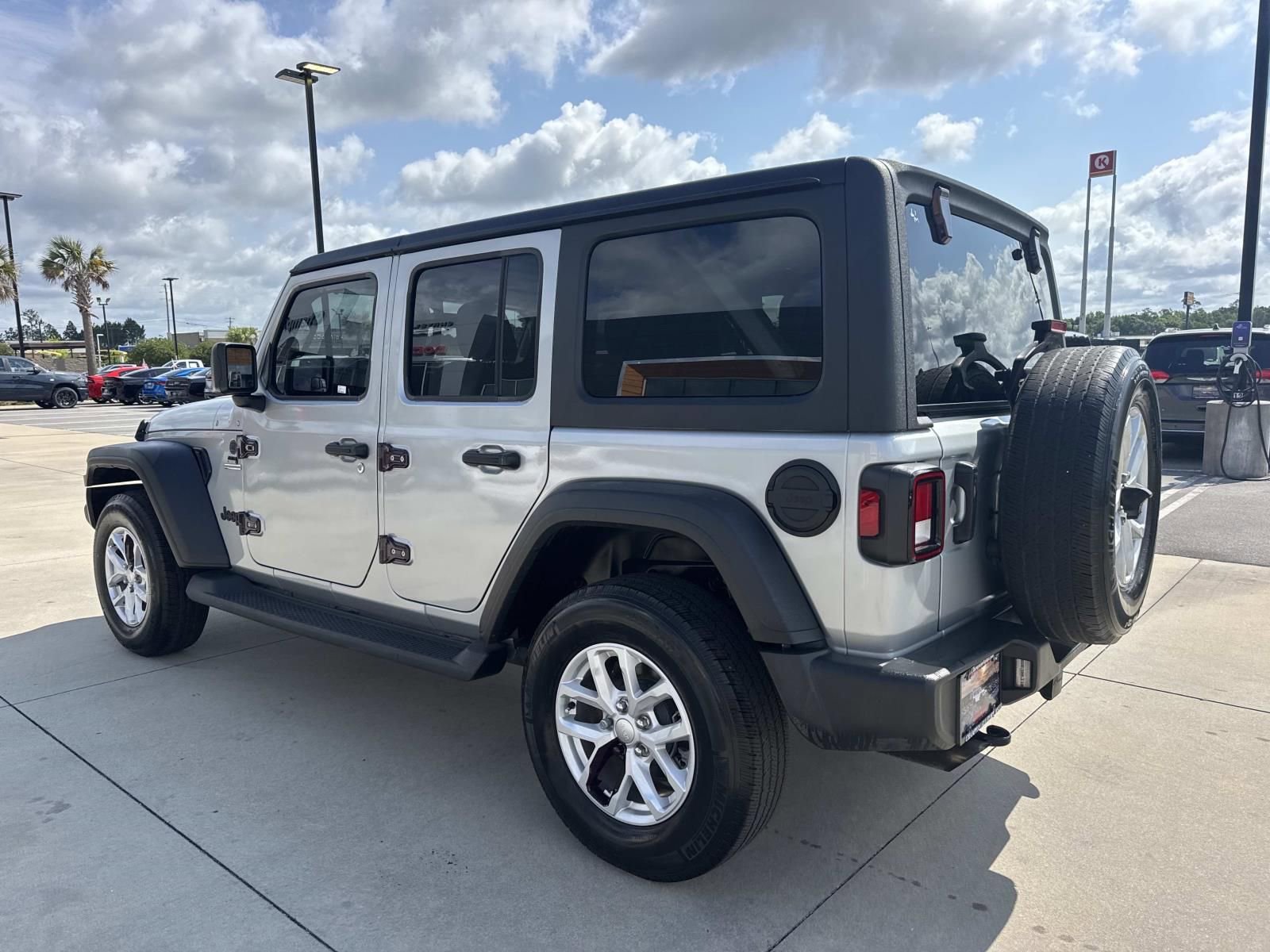 Used 2023 Jeep Wrangler Unlimited Sport AWD/4WD image 5
