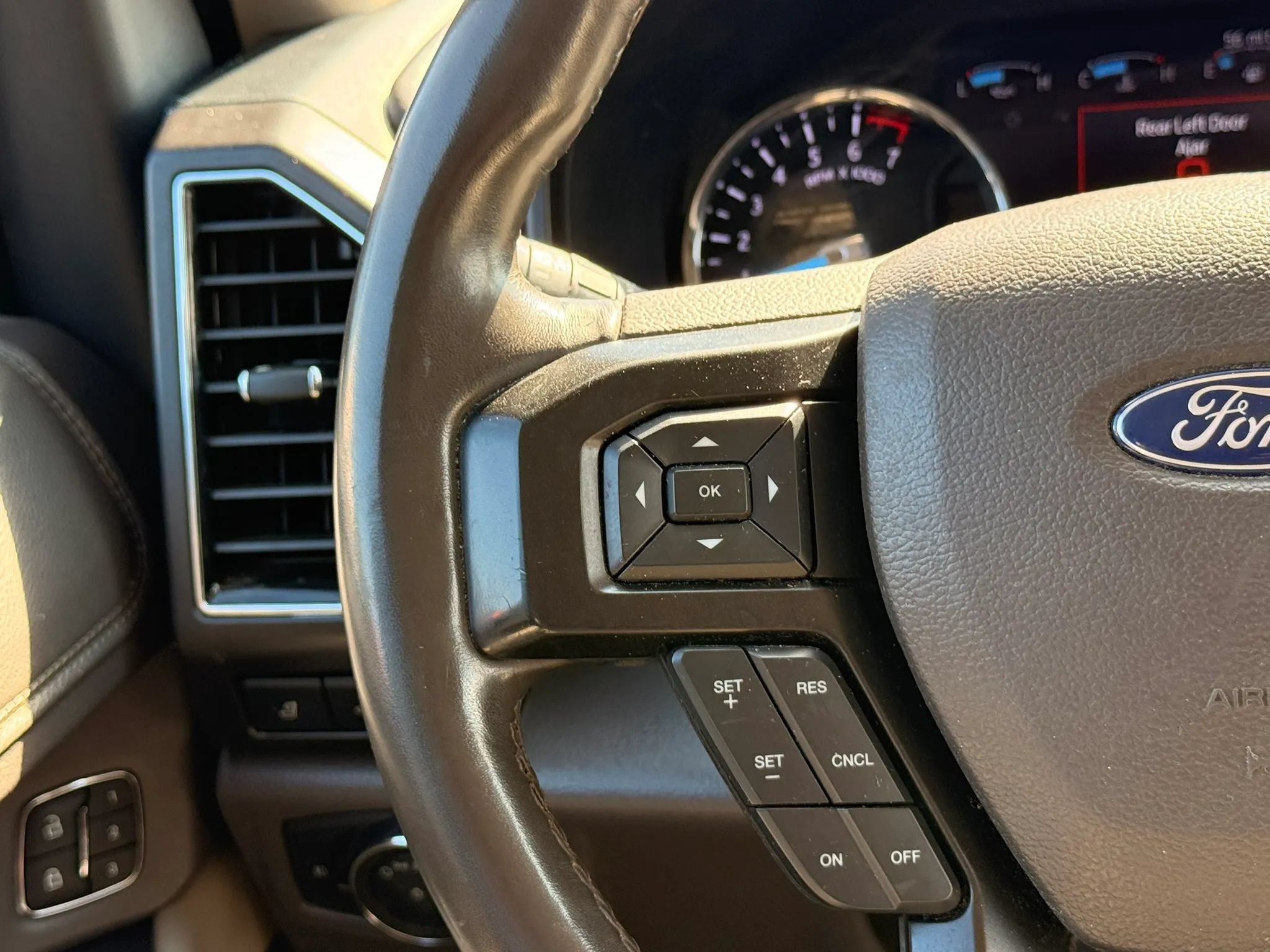Used 2020 Ford Expedition Max Limited RWD image 23