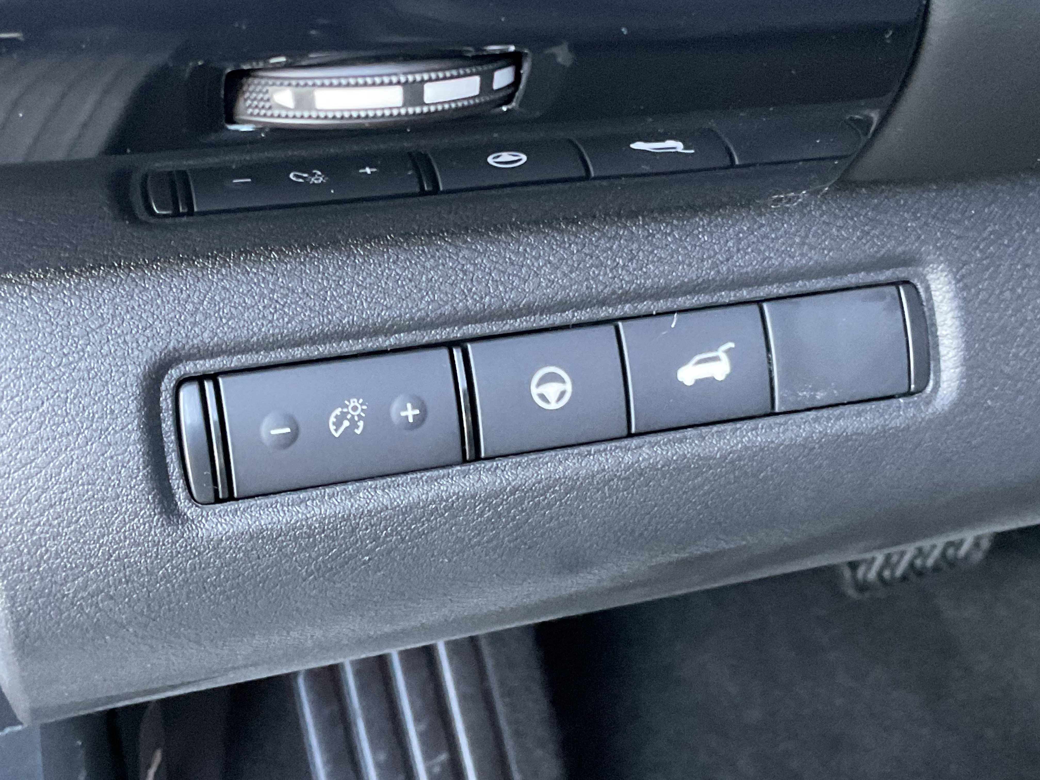 Used 2025 Nissan Pathfinder SV w/ Black Appearance Package image 29