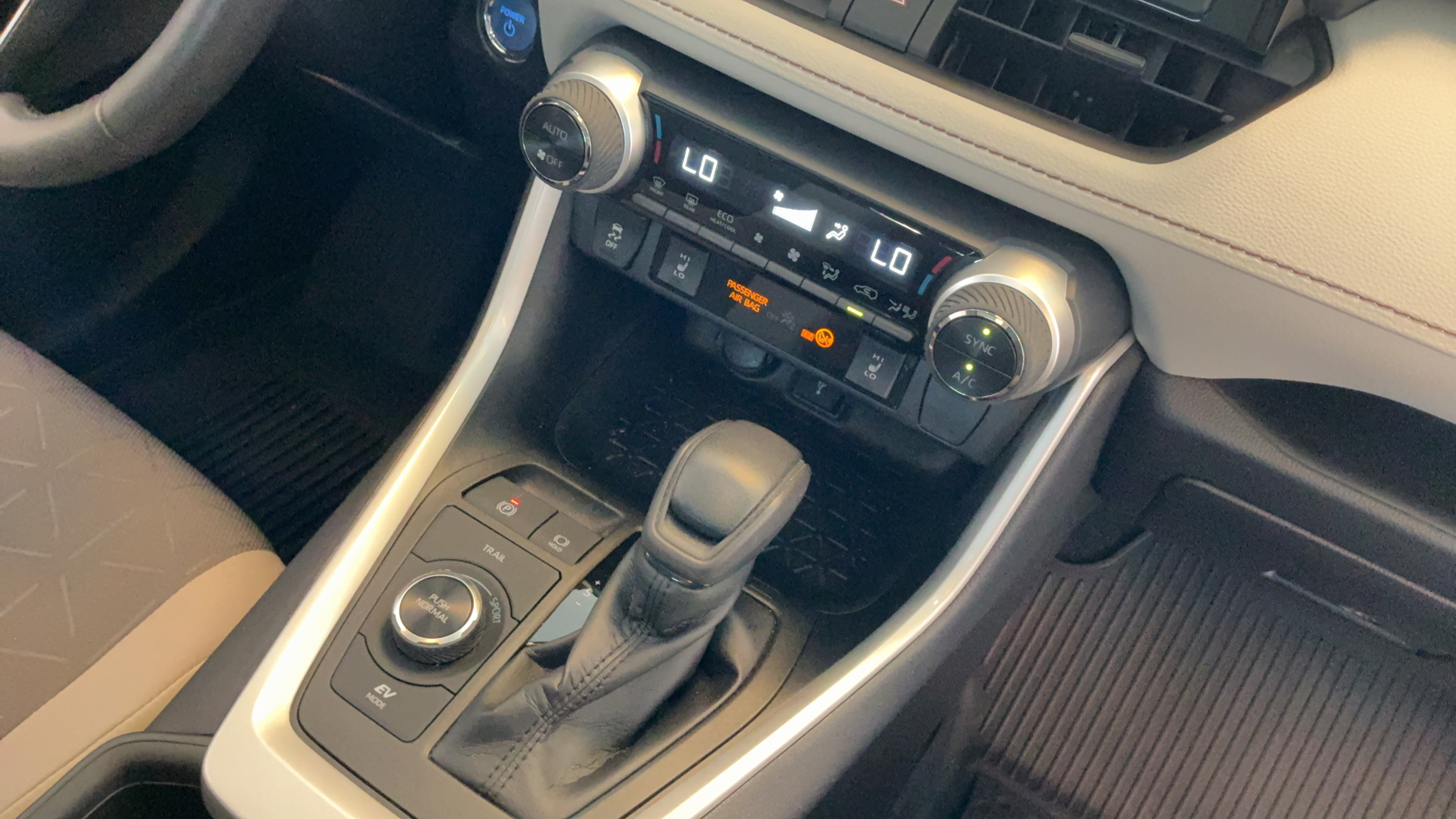 Used 2022 Toyota RAV4 XLE w/ Convenience Package AWD/4WD image 34
