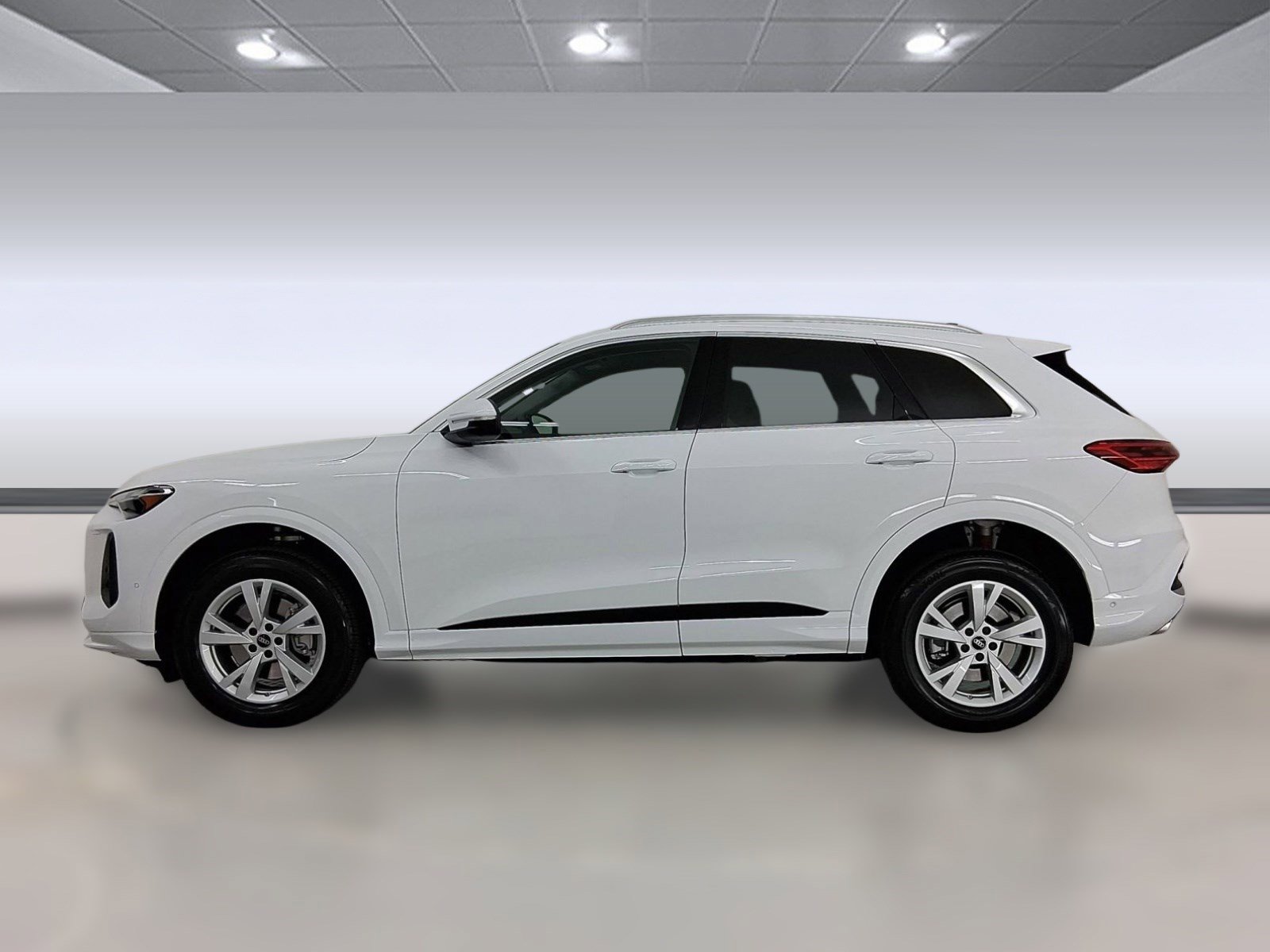 Certified 2025 Audi Q5 Premium w/ Convenience Package image 2