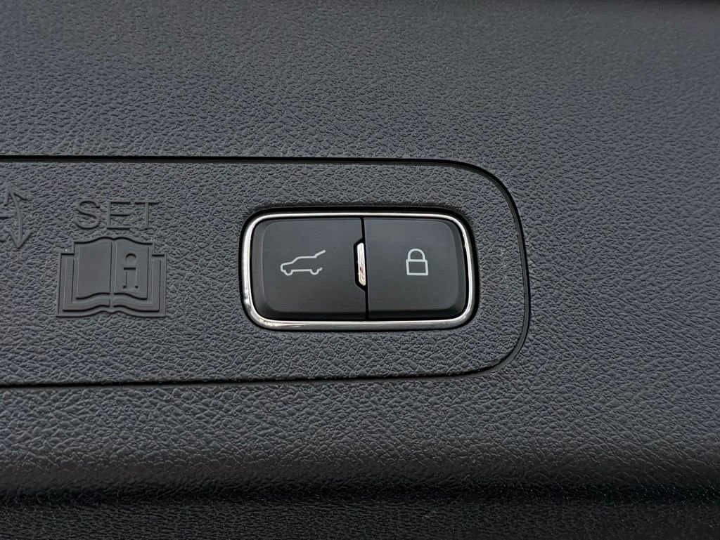 Used 2025 Lincoln Aviator Reserve w/ Equipment Group 201A image 12