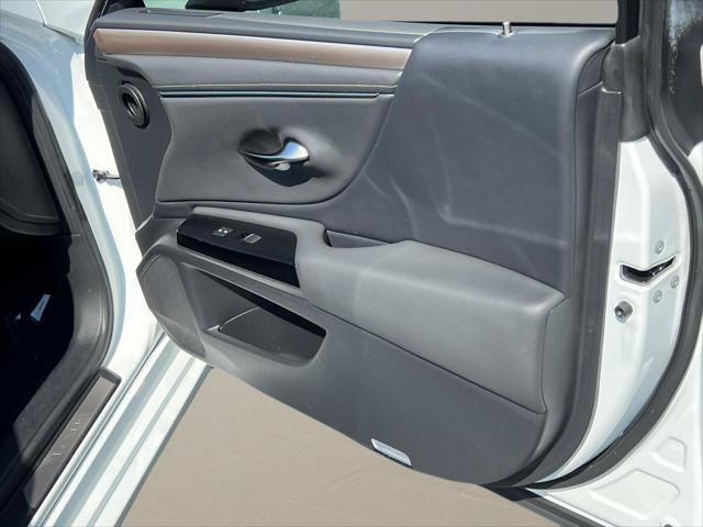 Certified 2022 Lexus ES 350 F Sport w/ Accessory Package FWD image 12