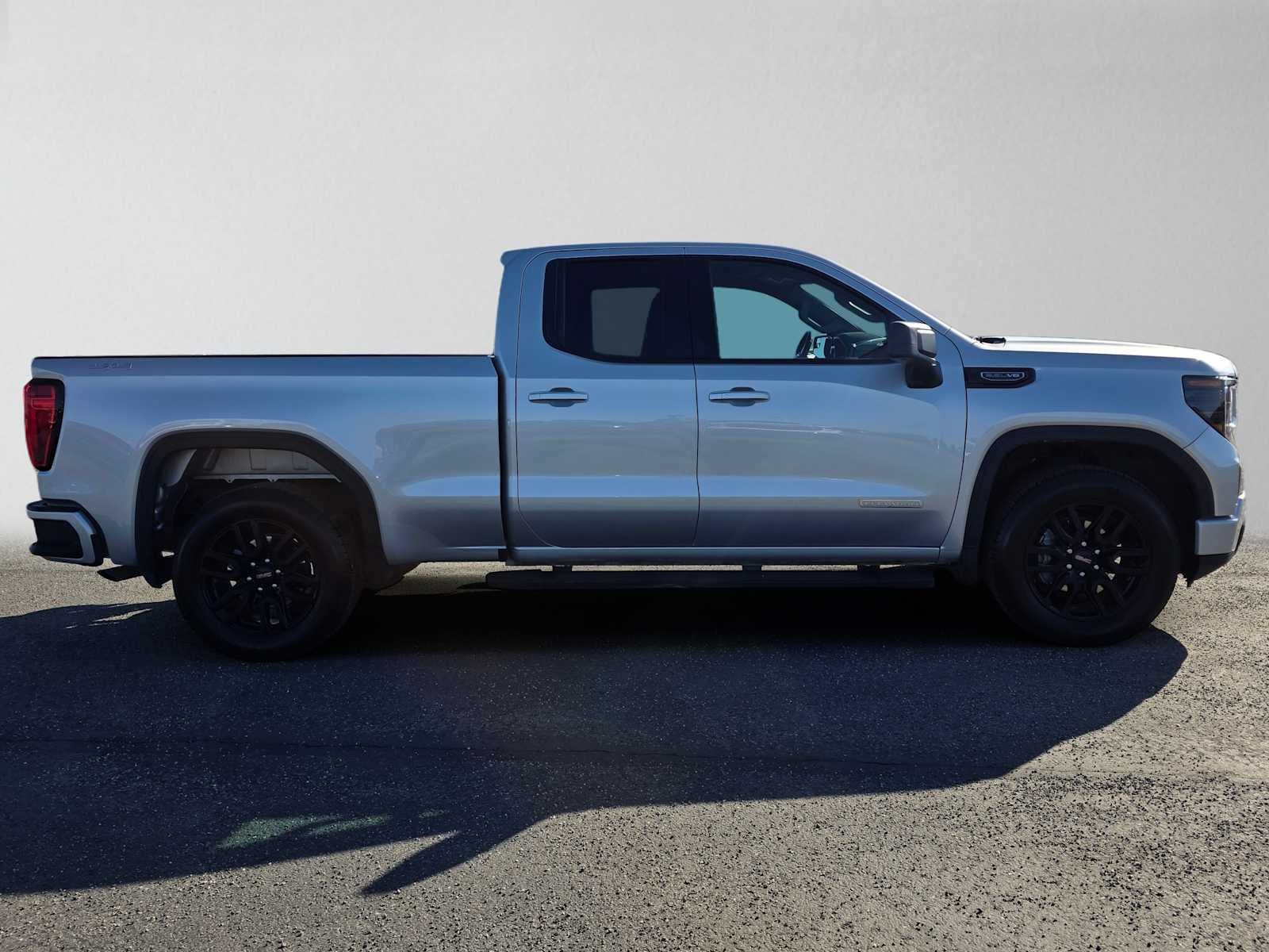 Certified 2022 GMC Sierra 1500 Elevation w/ LPO, Elevation Black Package AWD/4WD image 2