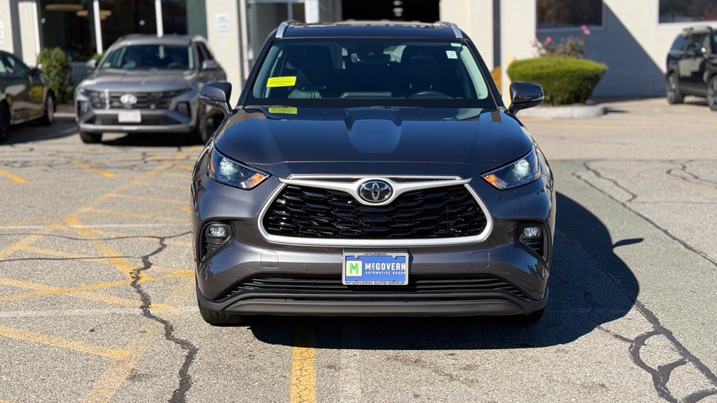 Used 2023 Toyota Highlander XLE AWD/4WD image 10