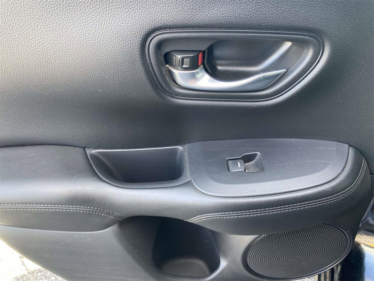 Used 2023 Honda HR-V LX image 12