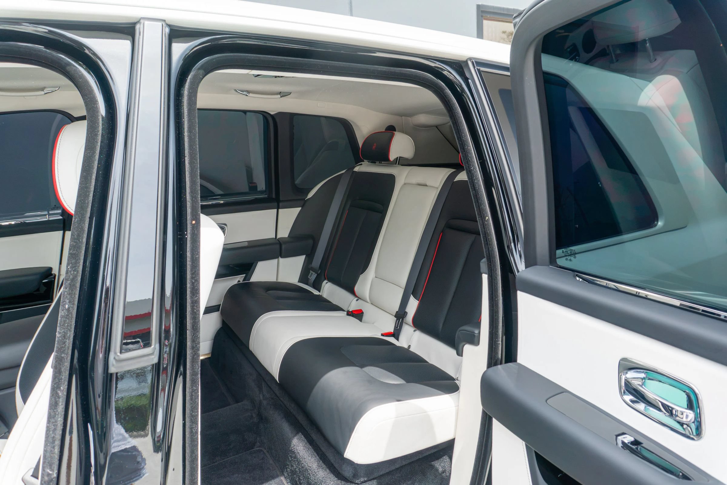 Used 2025 Rolls-Royce Cullinan AWD/4WD image 54