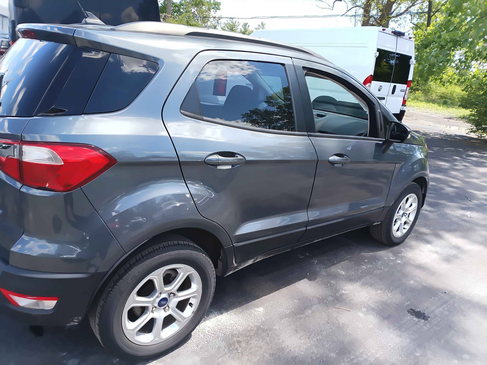 Used 2021 Ford EcoSport SE FWD image 2