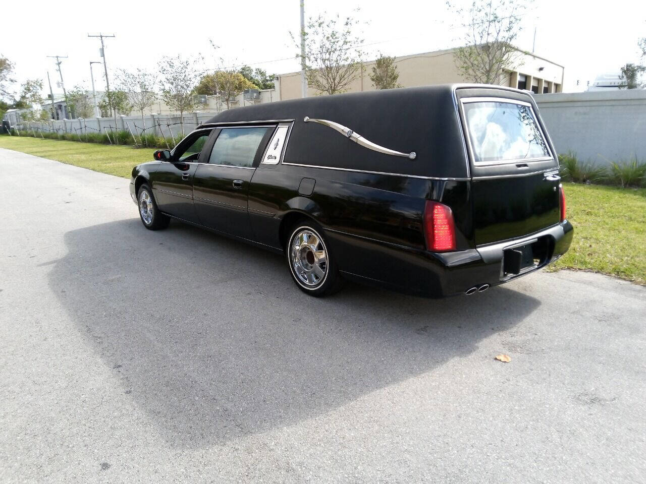 Used 2003 Cadillac De Ville Hearse image 3
