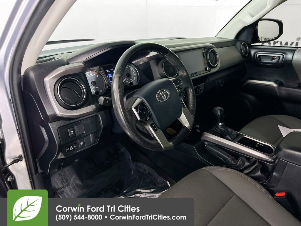 Used 2020 Toyota Tacoma SR5 AWD/4WD image 3