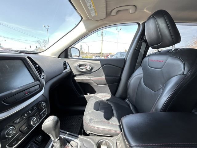 Used 2015 Jeep Cherokee Trailhawk w/ Comfort/Convenience Group image 48