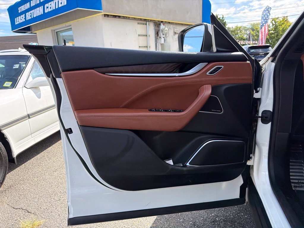 Used 2019 Maserati Levante AWD/4WD image 27