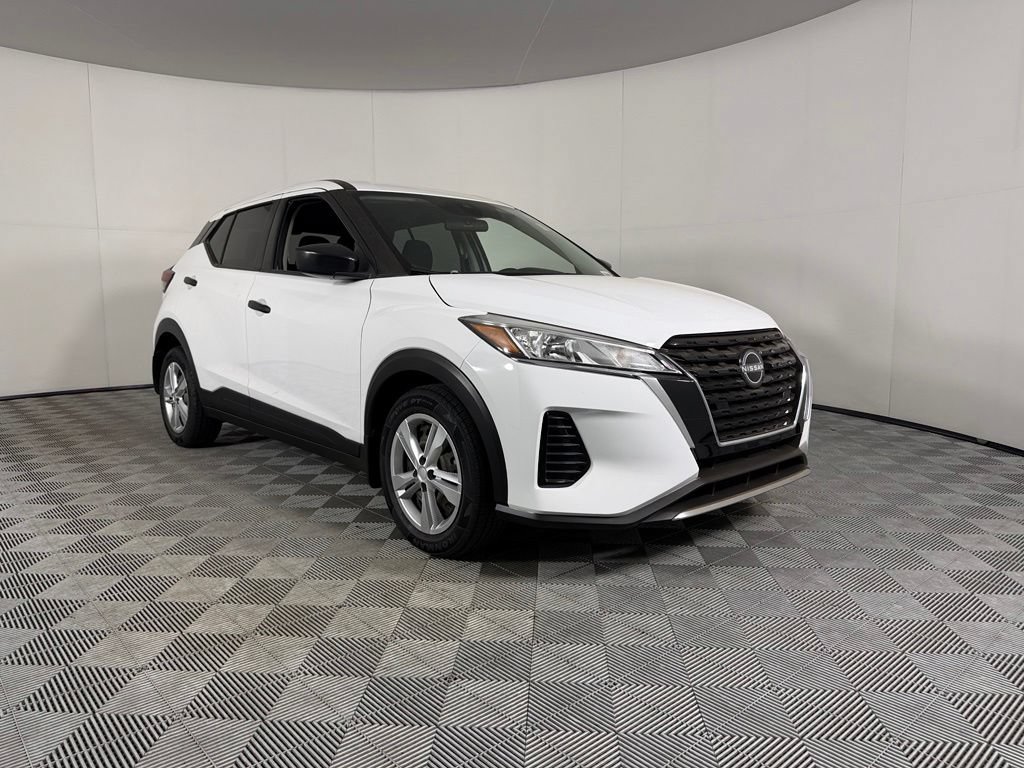 Used 2023 Nissan Kicks S FWD image 4