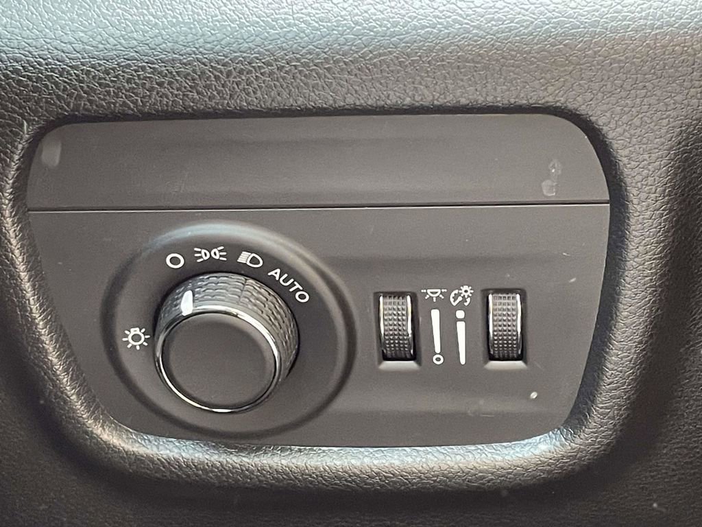 Used 2023 Jeep Grand Cherokee Altitude AWD/4WD image 28