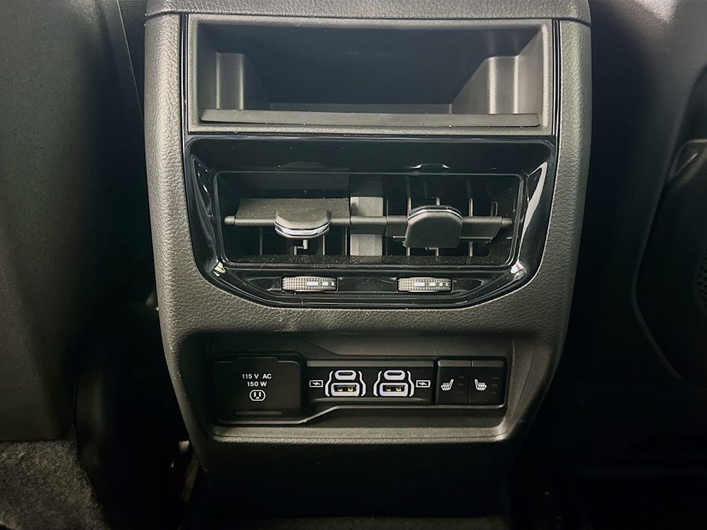 Used 2024 Jeep Grand Cherokee Limited w/ Black Appearance Package image 26