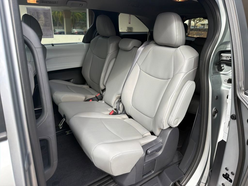 Used 2025 Toyota Sienna XLE image 16