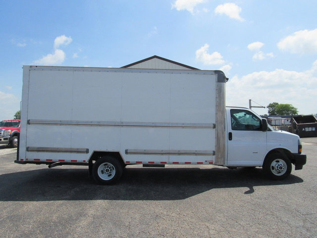 Used 2021 GMC Savana 3500 Extended w/ Power Convenience Package RWD image 2