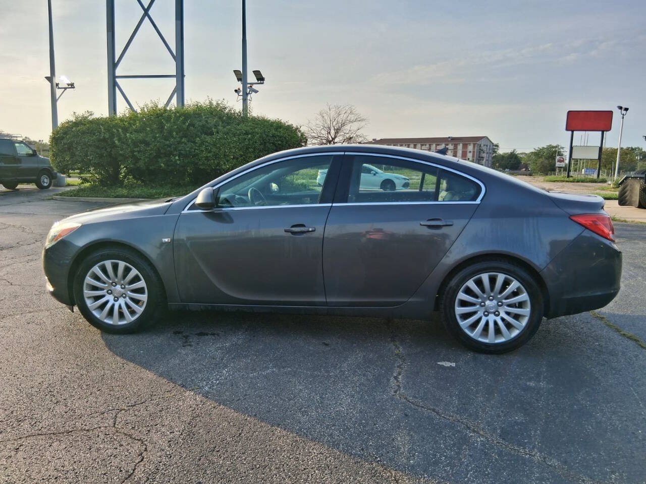 Used 2011 Buick Regal CXL w/ RL2 Preferred Equipment Group FWD image 5