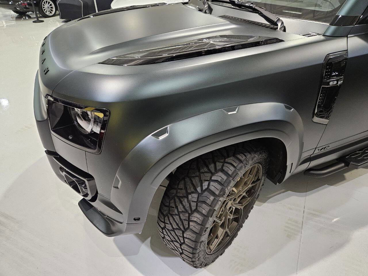 Used 2025 Land Rover Defender 110 V8 image 35