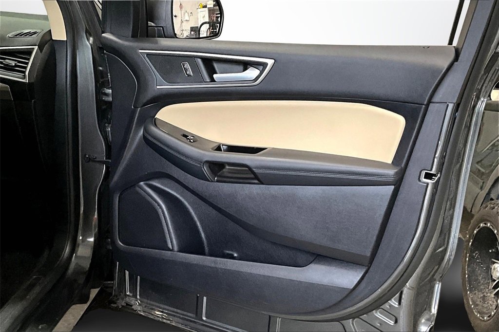 Used 2019 Ford Edge SEL image 26