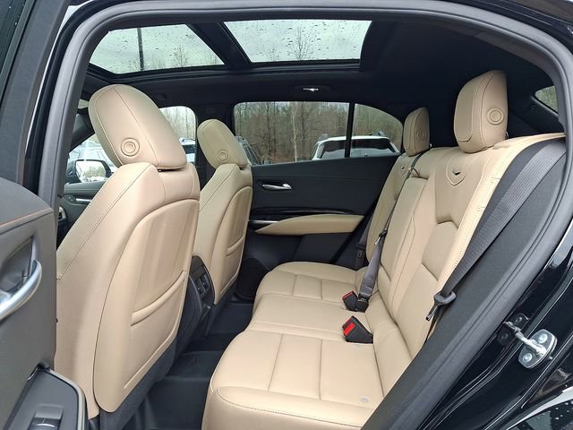 Used 2024 Cadillac XT4 Luxury w/ Cold Weather Package image 11